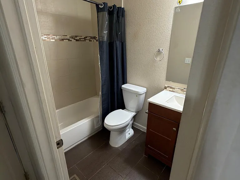 5484 Monaco St — Photo 4