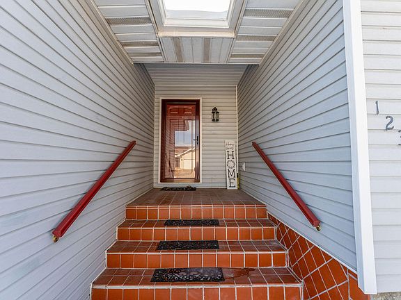 3rd image of 123 Primrose Lane