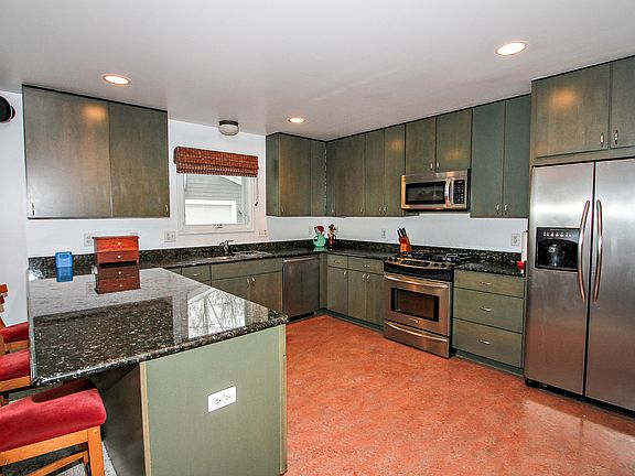 4th image of 10114 Nadine Ave