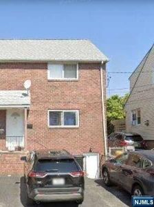 117 Hamilton Ave, Fairview, NJ, 07022