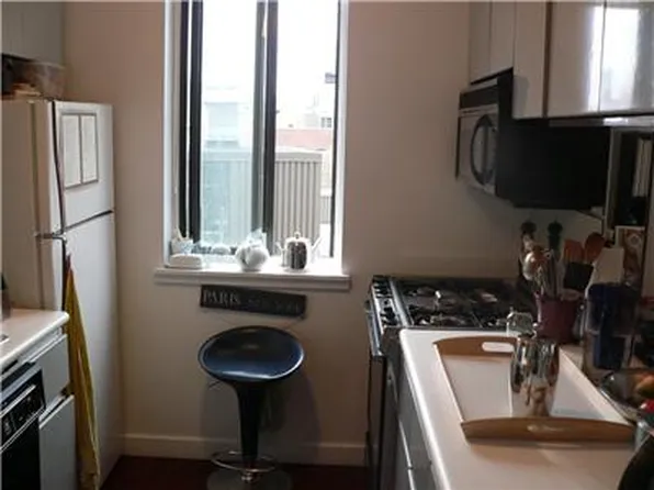 164 Bank Street image 1 of 5