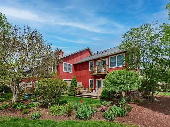 20 Myers Farm Ln #20, Greenfield, MA 01301