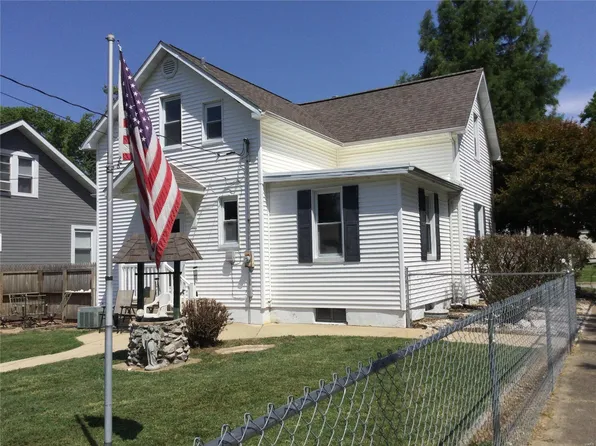 1020 13th St, Highland, IL 62249