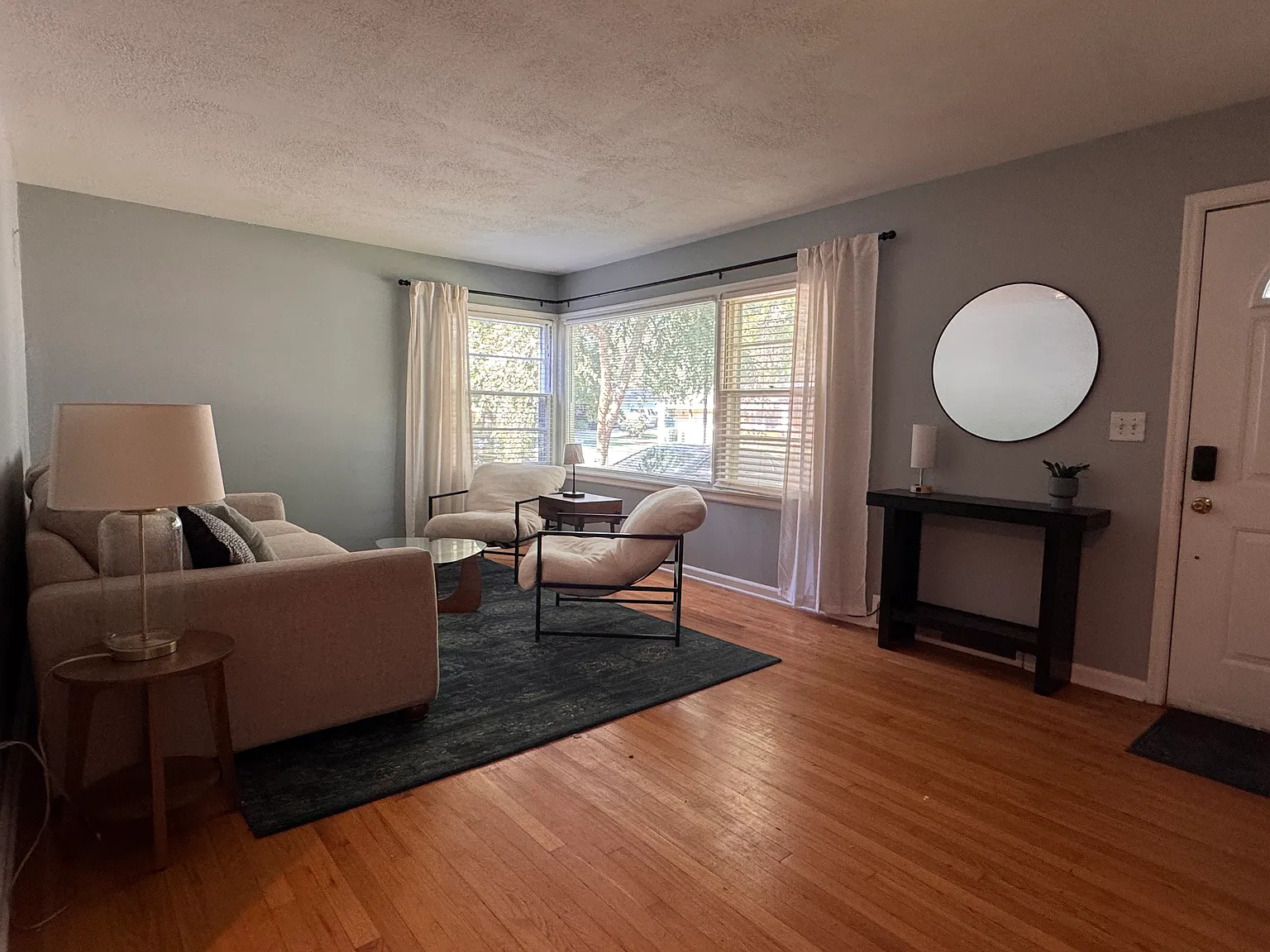 3 bed, 2116 sqft, $2,500 — Photo 2