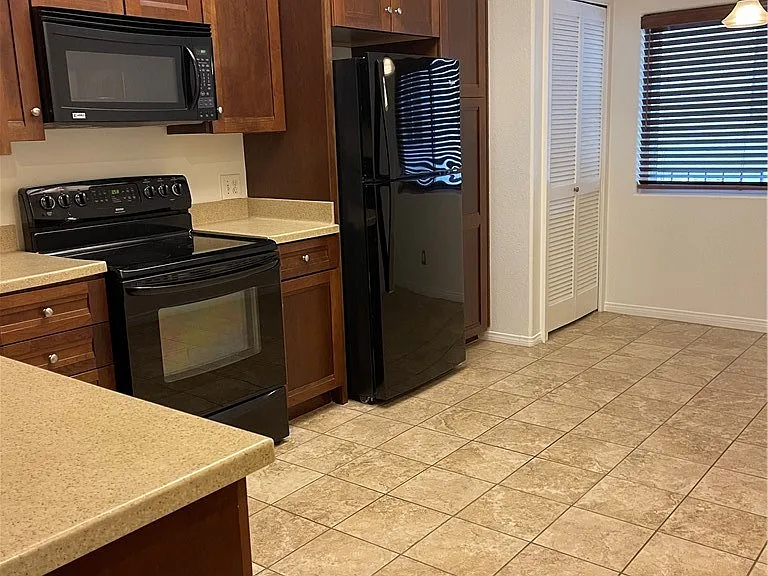 10630 Moorpark St #104 — Photo 60
