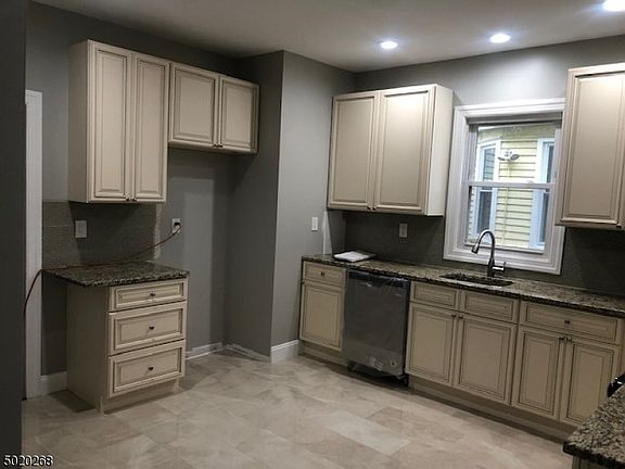 3rd image of 60-62 Van Ness Pl #1