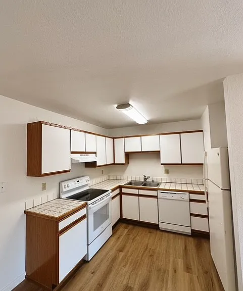 Parkview Apartments — Photo 30