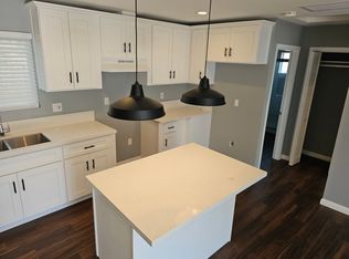 Davidson Ave., 2589 N., San Bernardino, CA 92405