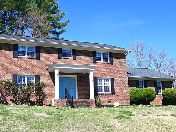 3rd image of 1751 Lake Wood Cir