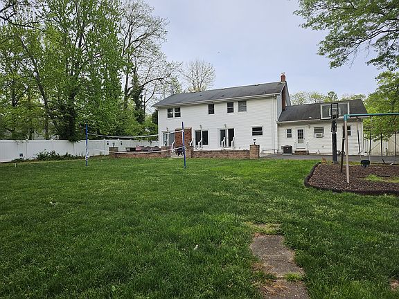 4th image of 653 Grove Ave