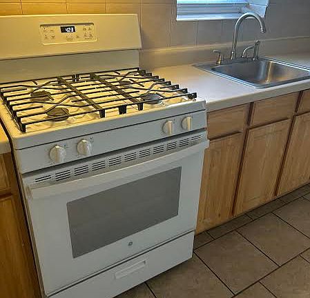 5th image of 4716 N Sawyer Ave APT 1R