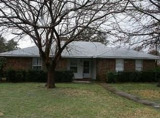 3310 Kingfisher Ln, Denton, TX 76209