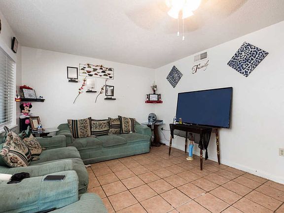 4th image of 1743-47 N Mesquite St