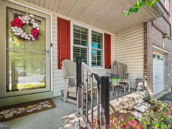 4th image of 256 Larkspur Ln