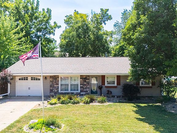 3rd image of 1321 Hilltop Dr