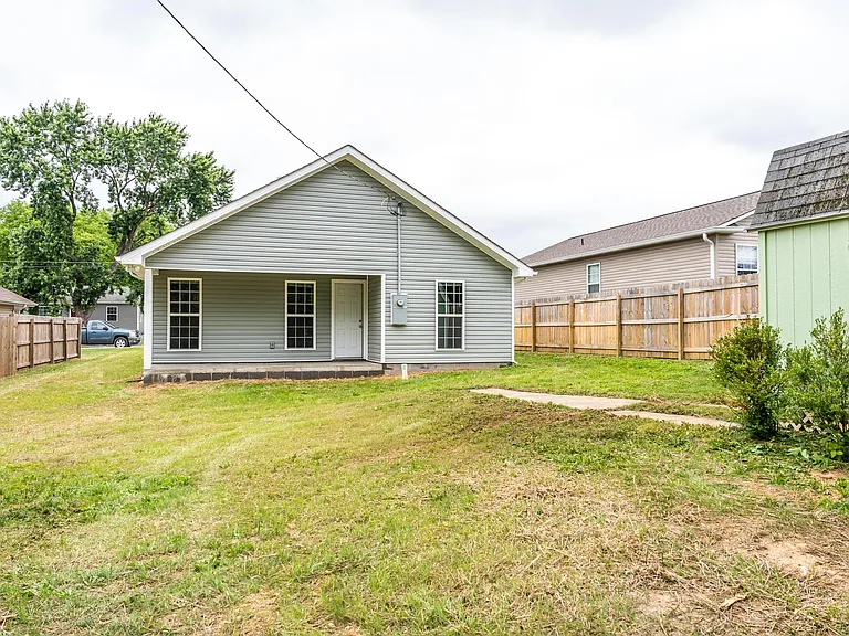 1423 Irwin Ave — Photo 15