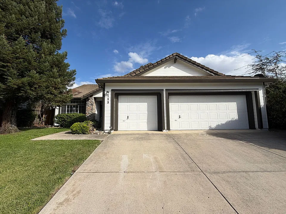 189 Sterling Oak Dr