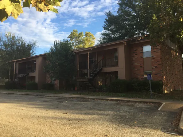 305 S Industrial St #1, Lindale, TX 75771