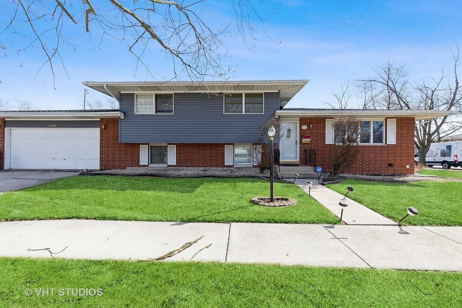 19121 Park Ave photo 1