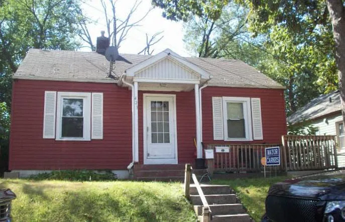 423 Springland Ave photo 1