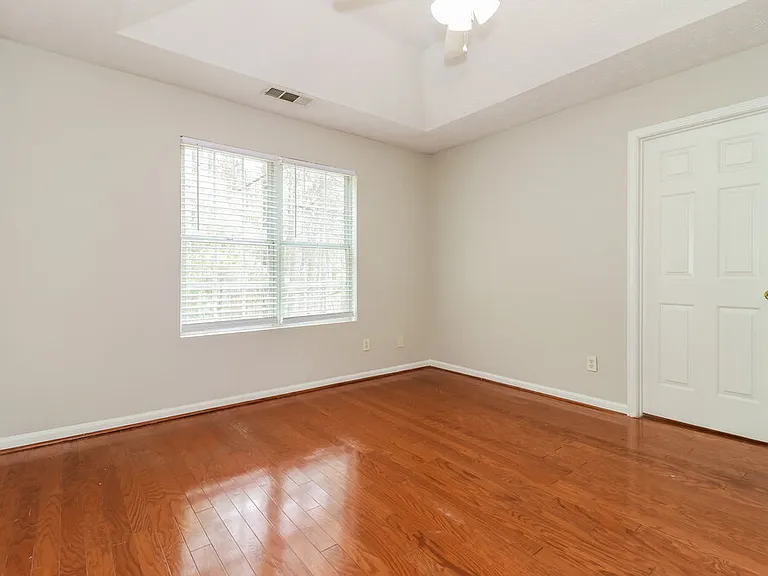 2124 Oakland Spring Dr — Photo 9