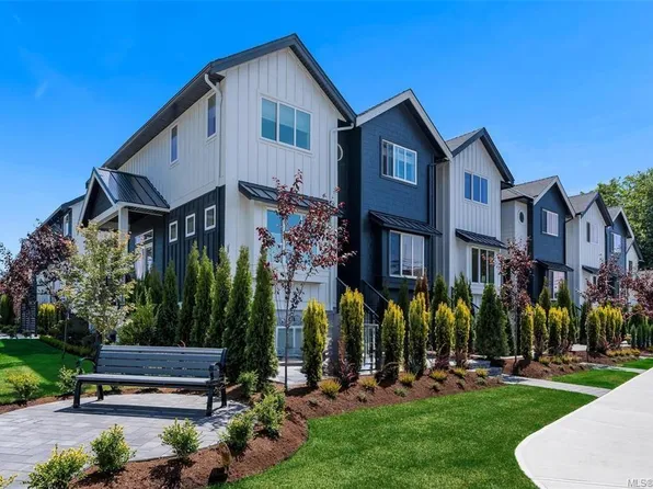 10145 5th St #8, Sidney, BC V8L 0E4