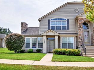 2585 Oak Dr, Dundee, IL 60118