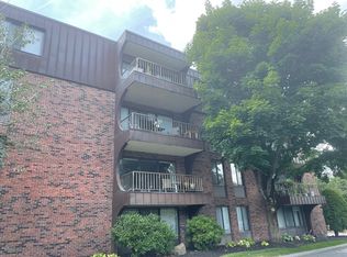 1004 Paradise Rd #W3B, Swampscott, MA 01907