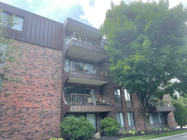 1004 Paradise Rd #W3b, Swampscott, MA 01907