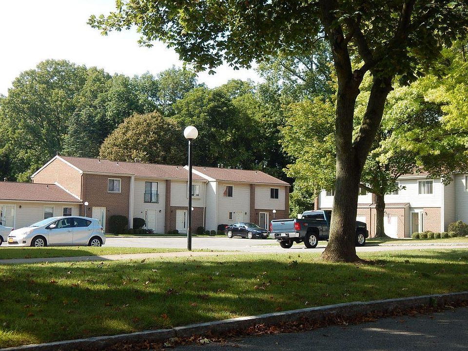 2nd image of 5 Terrace Dr