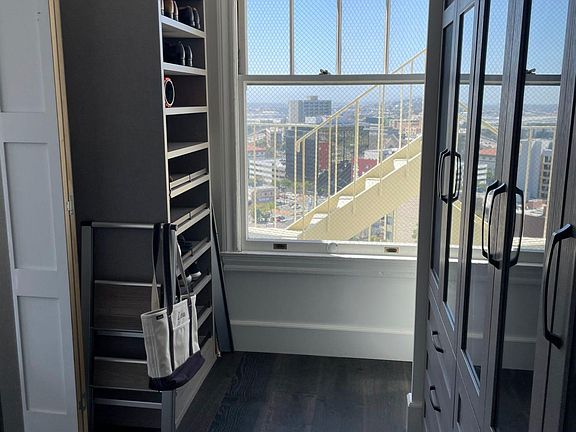 4th image of 702 Ash St Unit 1100