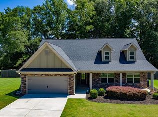 691 Lake Vista Dr, Jefferson, GA 30549