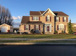 4144 Redbud Dr W, Whitehall, PA 18052