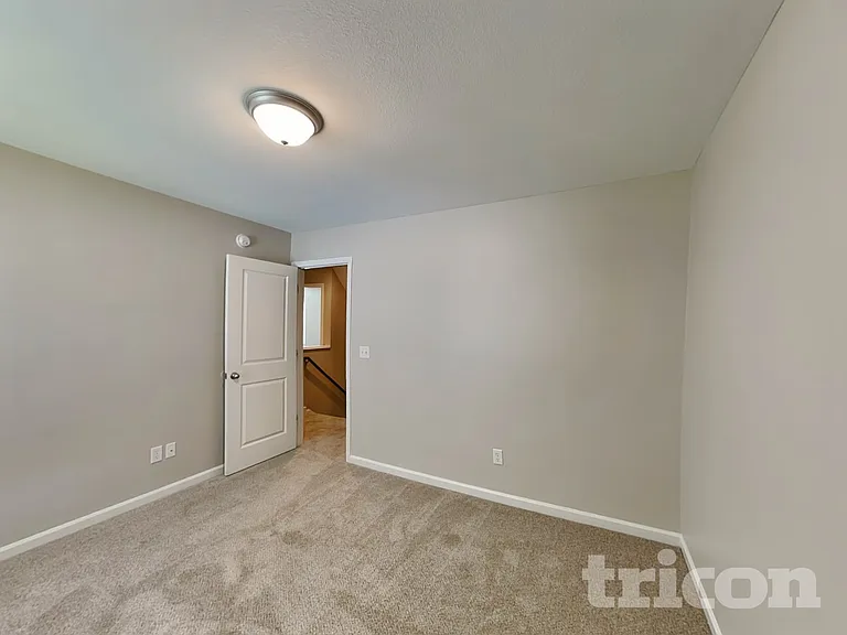 241 Saskatoon Dr — Photo 13