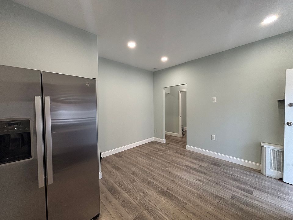 Kitchen / Dining Area