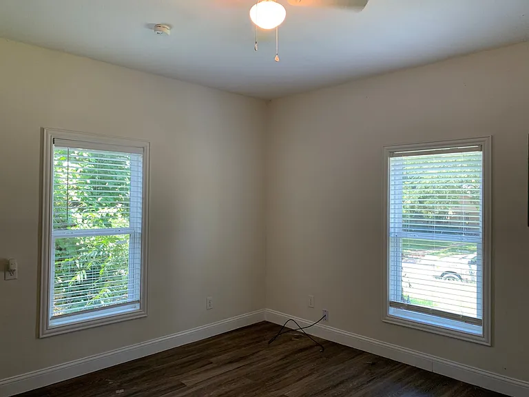 2222 W Bond St — Photo 12