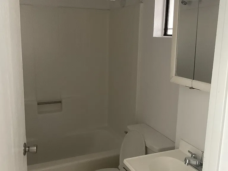 318 Princeton Dr SE — Photo 3