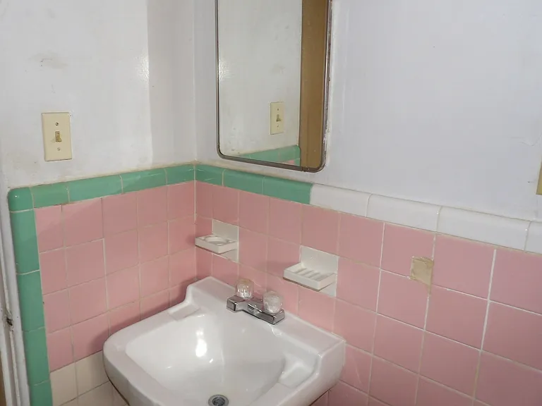 2341 NW Bell Ave — Photo 8