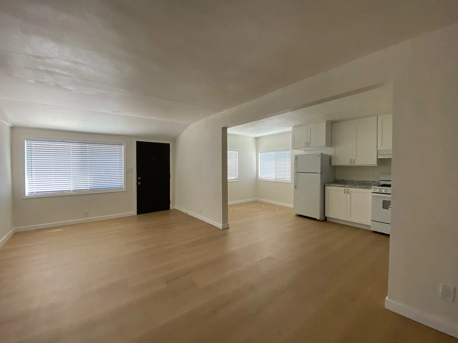 2 bed, 924 sqft, $2,800 — Photo 4