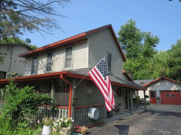 605 S High St, Galena, IL 61036