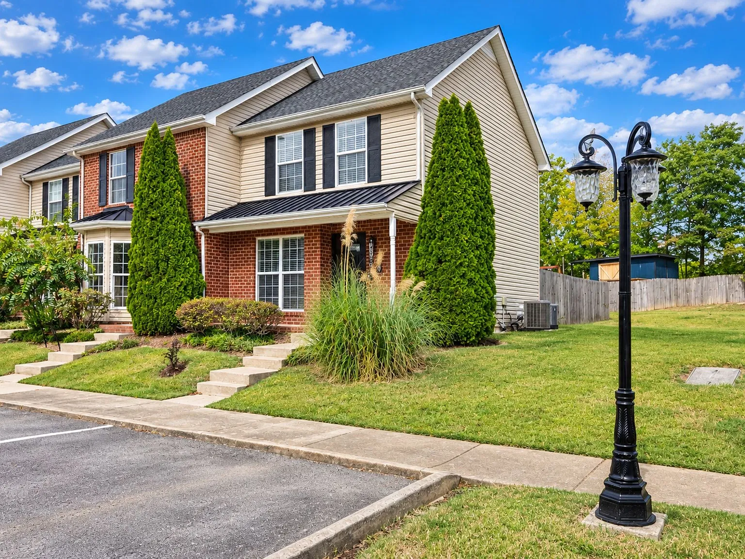 2 bed, 1.5 bath, 1077 sqft, $1,800 — Photo 3