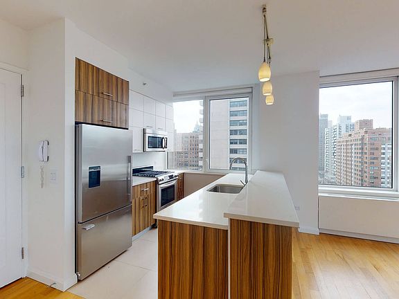 4th image of 775 Columbus Ave APT 14C