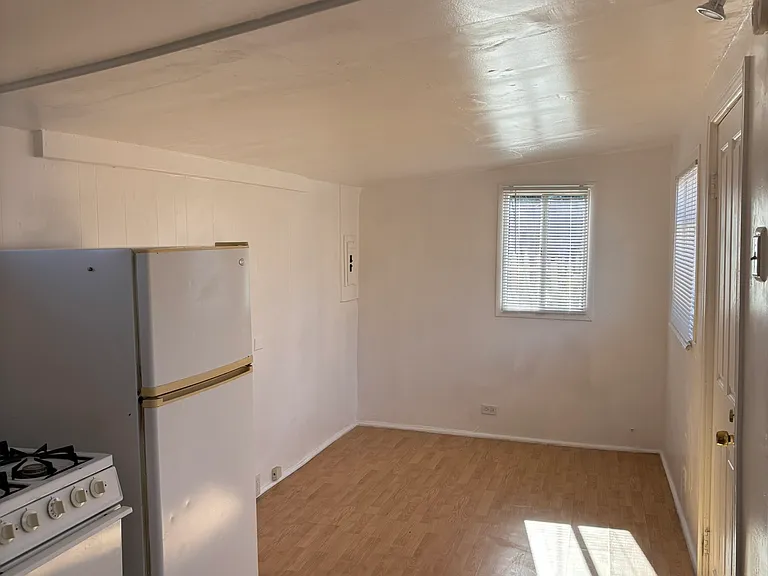 2041 Bacon St — Photo 3