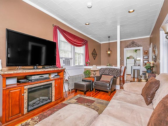 5th image of 6 Van Buren Ct