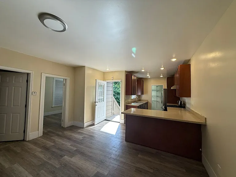 2535 Filbert Street — Photo 6