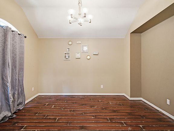 2nd image of 301 Lottie Ln