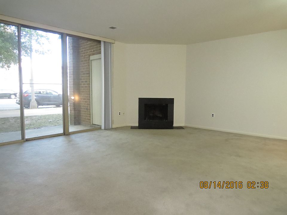 Downstairs Living RM-Fireplaace