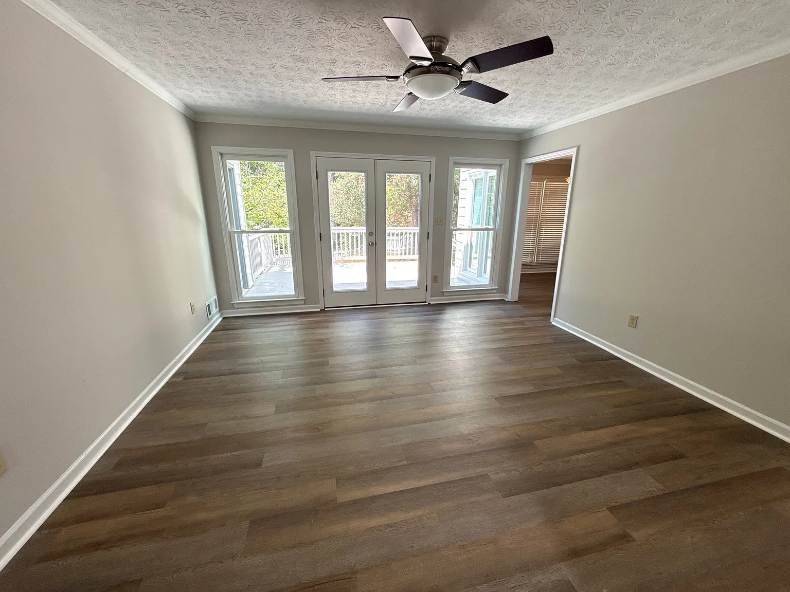 3 bed, 1942 sqft, $2,300 — Photo 3