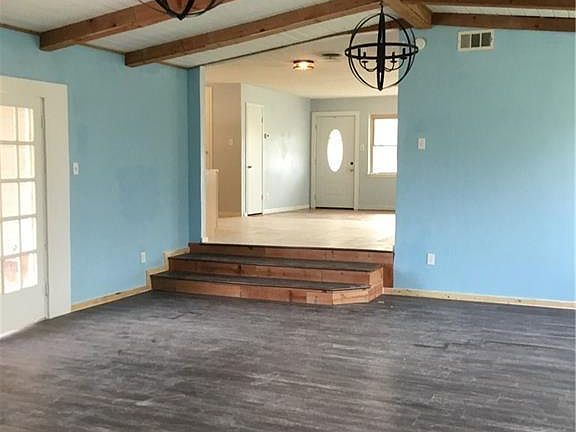 3rd image of 604 W Avenue A