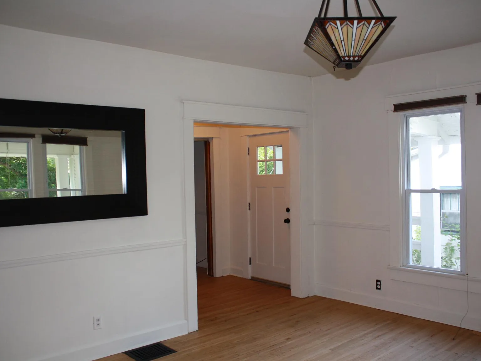 6 bed, 2845 sqft, $8,100 — Photo 2